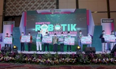 Tim Robotik MTsN 1 Kota Gorontalo Hadiri Malam Penganugerahan MRC 2021