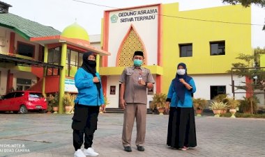 Kepala MTsN 1 Kota Semangati Tim Kebersihan