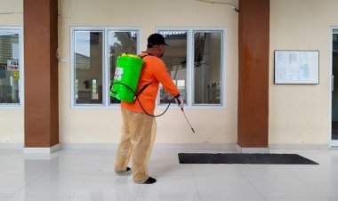 Gedung MTsN 1 Kota Gorontalo disemprot Disinfektan Oleh Baznas Kota
