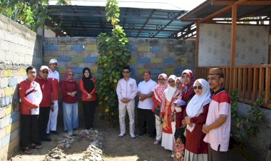 KENANG JASA PARA PENDAHULU, MTsN 1 KOTA GORONTALO IKUTI ZIARAH KE MAKAM MANTAN KAKANKEMENAG