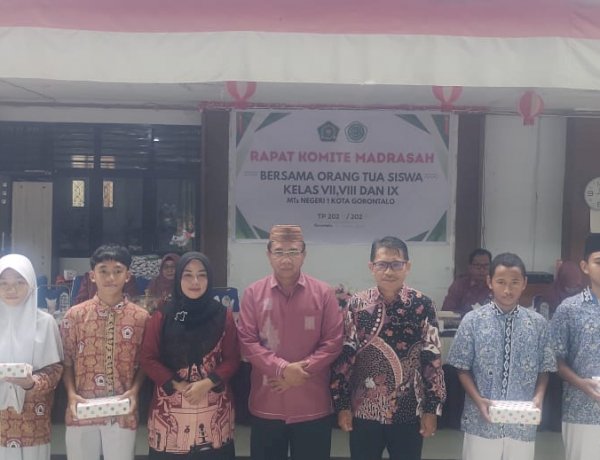 Komite Beri Apresiasi Kepada siswa Penghafal Al Quran selama libur sekolah