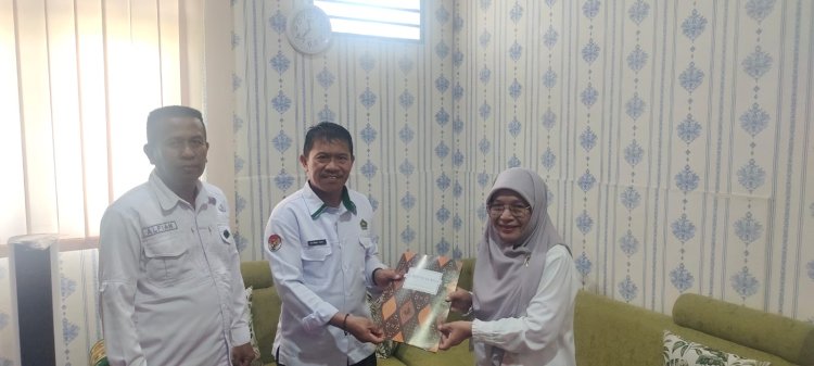 Guru MTsN 1 Kota Gorontalo, Rostin Dunggio, Capai 28 Tahun Pengabdian sebagai Pendidik
